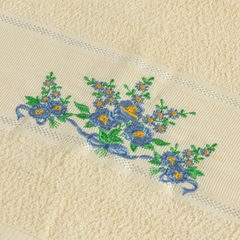 Jogo Toalha Elegance 5 Peças, bordada e confeccionada em 100% algodão de alta qualidade. Adicione um toque de elegância ao seu banheiro com as toalhas na cor azul. Macias, duráveis e luxuosas, proporcionam conforto e sofisticação.
