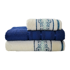 Jogo de toalhas Lorena: macias, felpudas e confeccionadas com 100% de algodão. Combinando as cores creme e índigo, trazem elegância e conforto ao seu banheiro.