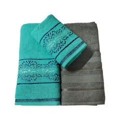 Jogo de toalhas Lorena 3 peças: macias, felpudas e feitas com 100% algodão. Adicione um toque luxuoso ao seu banheiro com a combinação elegante de cores tiffany e titânio.
