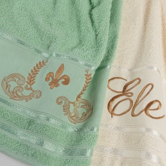 Toalhas Luisa: Suavidade em 100% algodão com bordados elegantes. Cor creme e bambu trazem serenidade e estilo. Ideal para um banheiro refinado e relaxante.