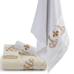 Toalhas Luisa: Luxo e maciez em 100% algodão. Bordados delicados realçam a elegância. Combinação perfeita de cores creme e branco para um ambiente sofisticado.