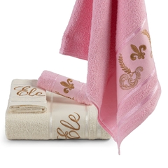 Toalhas Luisa: Encante-se com a delicadeza e o charme da combinação de cor creme e rosa. Feitas com 100% algodão e detalhes bordados, essas toalhas proporcionam suavidade e estilo ao seu banheiro.