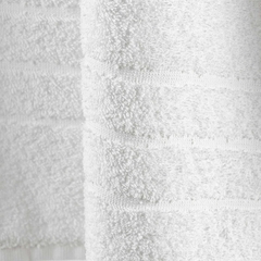 Toalhas de Banho Dubai: Luxuosas e Felpudas. Experimente a maciez e o conforto destas toalhas de banho de alta qualidade. Feitas com 100% algodão, elas proporcionam uma experiência de secagem suave e aconchegante após o banho.