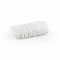 Conheça o luxuoso Jogo de Toalhas de Rosto Dubai, composto por 5 peças macias e felpudas, feitas de 100% algodão. Desfrute de uma experiência de pós-banho incrivelmente confortável e absorvente com essas toalhas de alta qualidade.