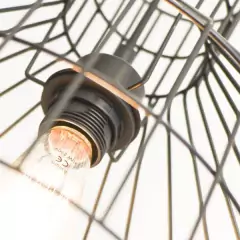 Pendente Luminária Estilo Industrial Bottle: Potência máxima de 60W, voltagem bivolt, feito de metal preto, com dimensões de 31cm (altura, profundidade e largura) e fio ajustável de 1m. Adicione um toque único e moderno ao seu espaço com esta luminária em