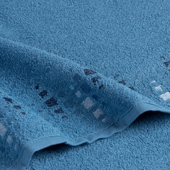 A Toalha de Banho World Amaya em cor azul bic traz um toque de estilo e elegância para o seu banheiro. Feita com 100% algodão, proporciona maciez e absorção excepcionais. Adicione um toque de cor vibrante e modernidade ao seu momento de banho com essa toa