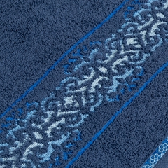 Desfrute do estilo elegante da Toalha de Banho Sophia em cor azul bic. Confeccionada com 100% algodão, proporciona maciez e absorção superiores. Ideal para um banho relaxante e revigorante.