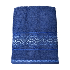 Experimente o luxo da Toalha de Banho Sophia em cor azul bic. Com 100% algodão, ela é macia, absorvente e de alta qualidade. Ideal para um banho revigorante e relaxante.