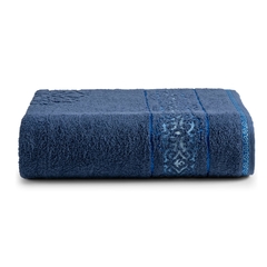 Experimente o luxo da Toalha de Banho Sophia em cor azul bic. Com 100% algodão, proporciona maciez e absorção superiores. Ideal para um banho relaxante e revigorante.