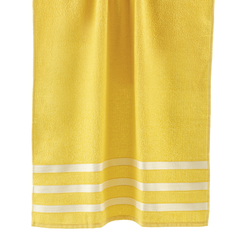 A toalha de banho Nathaly em amarelo é macia e felpuda, proporcionando conforto e suavidade após o banho. Feita com 100% algodão de alta qualidade, essa toalha avulsa é perfeita para um momento de relaxamento e cuidado pessoal.