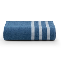 A toalha de banho Nathaly em azul jeans é perfeitamente macia e felpuda, proporcionando um toque de estilo e conforto ao seu banho. Feita com 100% algodão de alta qualidade, essa toalha avulsa é ideal para envolver-se em suavidade e absorção máxima.
