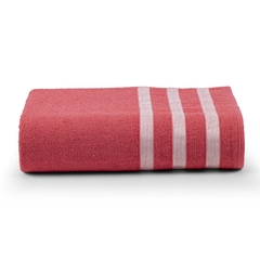 A toalha de banho Nathaly na cor morango é perfeita para adicionar um toque de cor e diversão ao seu banheiro. Feita com 100% algodão, ela oferece uma textura macia e felpuda, garantindo um banho confortável e aconchegante.