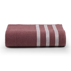 A toalha de banho Nathaly em cor rose gold é uma escolha elegante e moderna para o seu banheiro. Com sua textura macia e felpuda, proporciona uma experiência luxuosa e agradável ao sair do banho.
