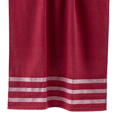 A toalha de banho Nathaly em cor vermelho é perfeita para adicionar um toque de elegância e energia ao seu banheiro. Com sua maciez e felpudez, proporciona uma experiência luxuosa e confortável após o banho.