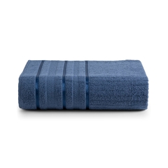 Toalha de banho Bellagio em algodão macio e felpudo, na cor índigo. A combinação perfeita entre estilo e conforto. Proporcione um toque de sofisticação ao seu banheiro com essa toalha de alta qualidade. Desfrute de momentos de puro relaxamento e suavidade