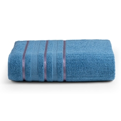 Toalha de banho Bellagio em algodão macio e felpudo, na cor lazuli. Sinta o conforto e a suavidade desta toalha ao enxugar o corpo. O algodão de alta qualidade proporciona absorção eficiente e durabilidade. Um toque luxuoso para seu banheiro.