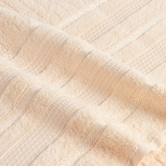 Toalha de banho Bellagio em algodão macio e felpudo, na cor peônia. Sinta o conforto e a delicadeza dessa toalha ao secar o corpo. Feita com 100% de algodão, proporciona absorção eficiente e durabilidade. Adicione um toque elegante e feminino ao seu banhe