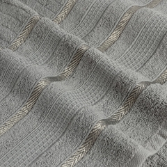 Toalha de banho Bellagio em algodão macio e felpudo, na cor titânio. Desfrute do conforto e da suavidade desta toalha de alta qualidade. Feita com 100% de algodão, garante absorção eficiente e duradoura.