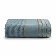 Experimente a suavidade e o estilo da Toalha de Rosto Artesian Avulsa em cor jeans claro. Feita com 100% algodão, essa toalha proporciona um toque macio e confortável para o seu rosto. Desfrute da absorção eficiente e durabilidade desta toalha artesanal.
