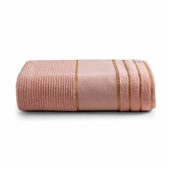 Experimente a suavidade e o charme da Toalha de Rosto Artesian Avulsa em cor rosa chiclete. Feita com 100% algodão, essa toalha proporciona um toque macio e delicado para o seu rosto. Desfrute da absorção eficiente e durabilidade desta toalha artesanal.