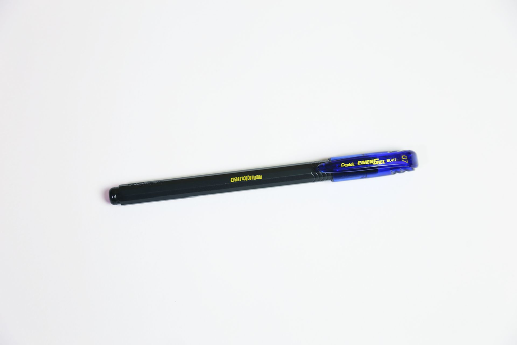 Caneta PENTEL EnerGel Makkuro 0.7 mm