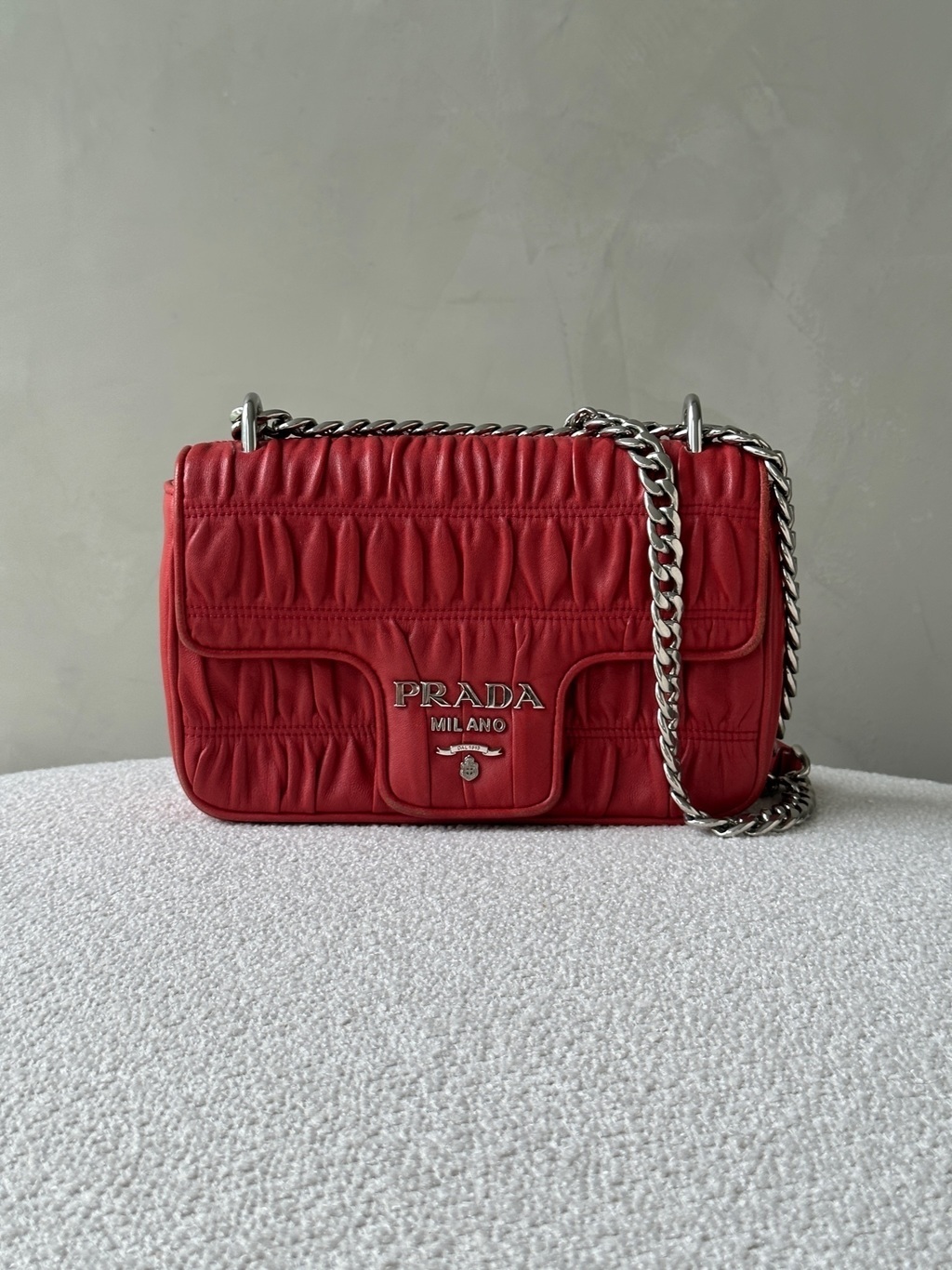 BOLSA PRADA NAPPA FLAP VERMELHA - Gringa Vende