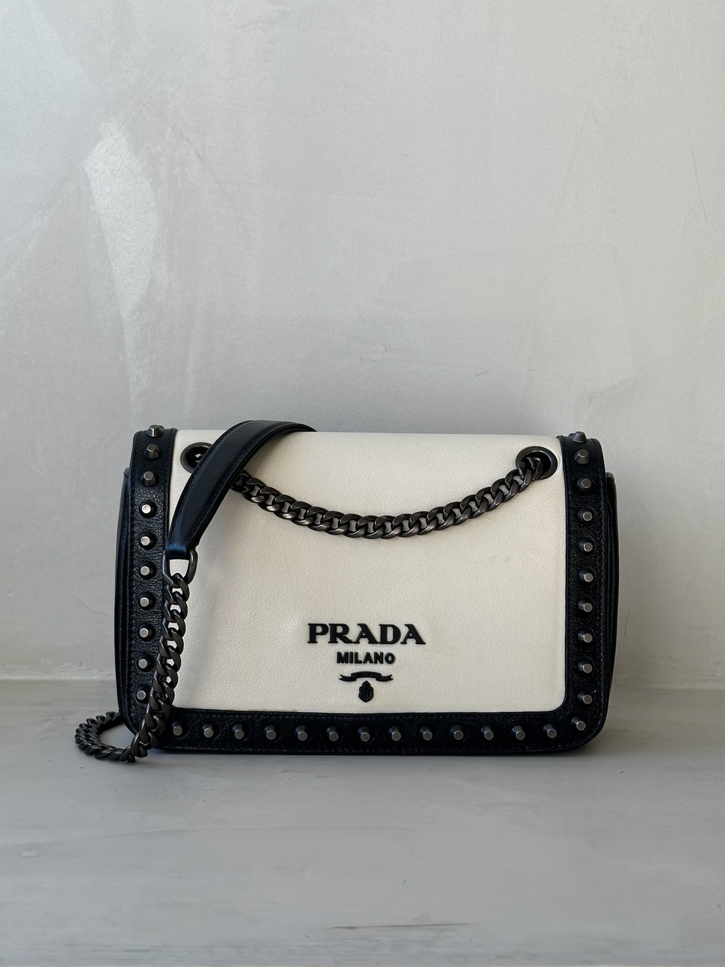 BOLSA PRADA CLEO CRISTAL ROXA - Comprar em Gringa Vende