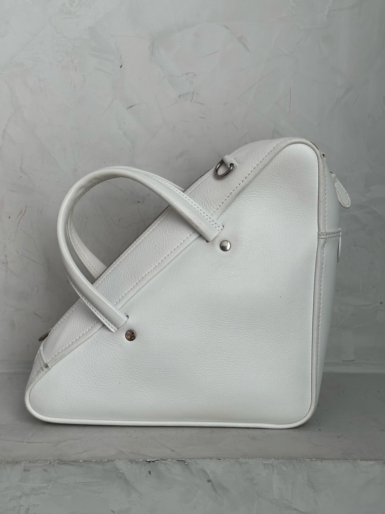 BOLSA BALENCIAGA TRIANGLE DUFFLE BRANCA - Gringa Vende