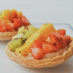 Tarta con Crema y Fruta de Temporada - Med