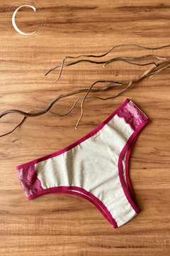 REF 332 CALCINHA TANGA EM COTTON COM DETALHES EM RENDA NA LATERAL