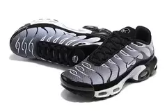 Nike Air max plus TN ''Black Metallic' na internet