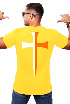 Camisa Amarela Estampa Cruz Templária - comprar online