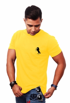 Camisa Amarelo Estampa Emblema Cavalo