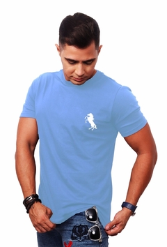 Camisa Azul Claro Estampa Emblema Cavalo