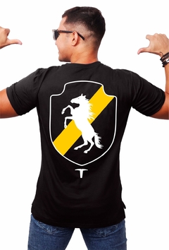 Camisa Preta Estampa Emblema Cavalo - comprar online