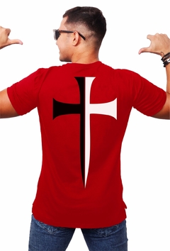 Camisa Vermelha Estampa Cruz Templária - comprar online