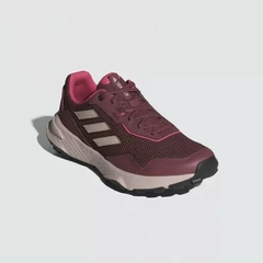 Tenis adidas tracefinder