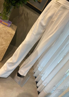 Calça Pantalona com Pregas em Viscose - OLIVIA Ecommerce