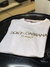 Camiseta Dolce & Gabbana | Off White com letra dourada na internet