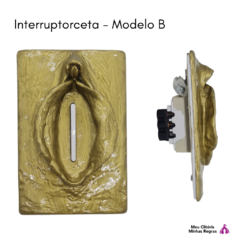 Interruptor de luz dorado en forma de vulva. - comprar online