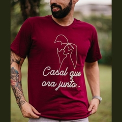 Camiseta T-shirt Masculina Casal que ora junto...