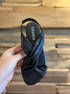 Sandália em couro cor preta