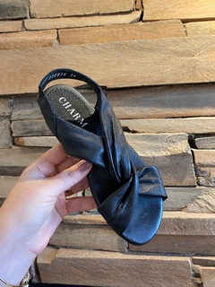 Sandália em couro cor preta - comprar online