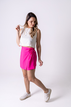 Shorts saia com detalhes de amarração na lateral pink