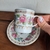 Taza suelta con flores rococó - comprar online