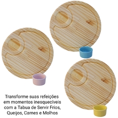 Tabua Redonda em Madeira para Servir Frios Queijo Frutas com Molheira de 100ml em Porcelana - comprar online