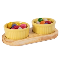 Imagem do PETISQUEIRA DE MADEIRA COM 2 RAMEKIN POTINHOS PORCELANA AMARELA PARA PETISCO MOLHOS DOCES AZEITONA 100ML CADA