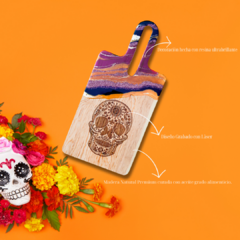 Tabla de cortar y servir diseñada con resina y grabado laser. Tabla Mexicana día de los muertos. - comprar en línea