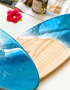 Tabla de madera decorada con resina olas de mar | Forma de tabla de surf | Tabla para Quesos/Picar/Charcuteria - tienda en línea