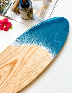 Tabla de madera decorada con resina olas de mar | Forma de tabla de surf | Tabla para Quesos/Picar/Charcuteria - tienda en línea